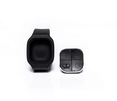Hot Octopuss Pulse Solo Lux: PulsePlate, pilot na pasku, przycisk Turbo i ładowanie magnetyczne USB.